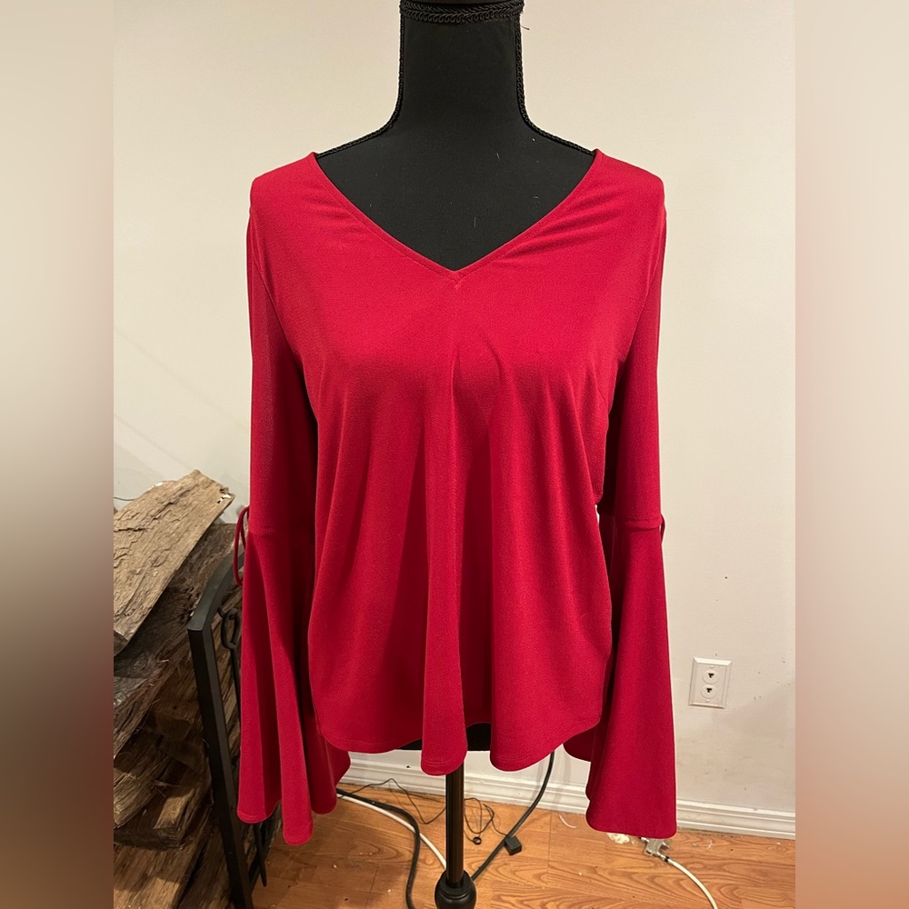 Express Bell-CutLong-Sleeve Blouse